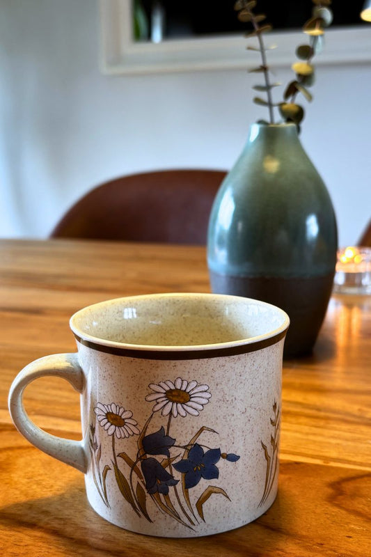 Tasse vintage à fleurs