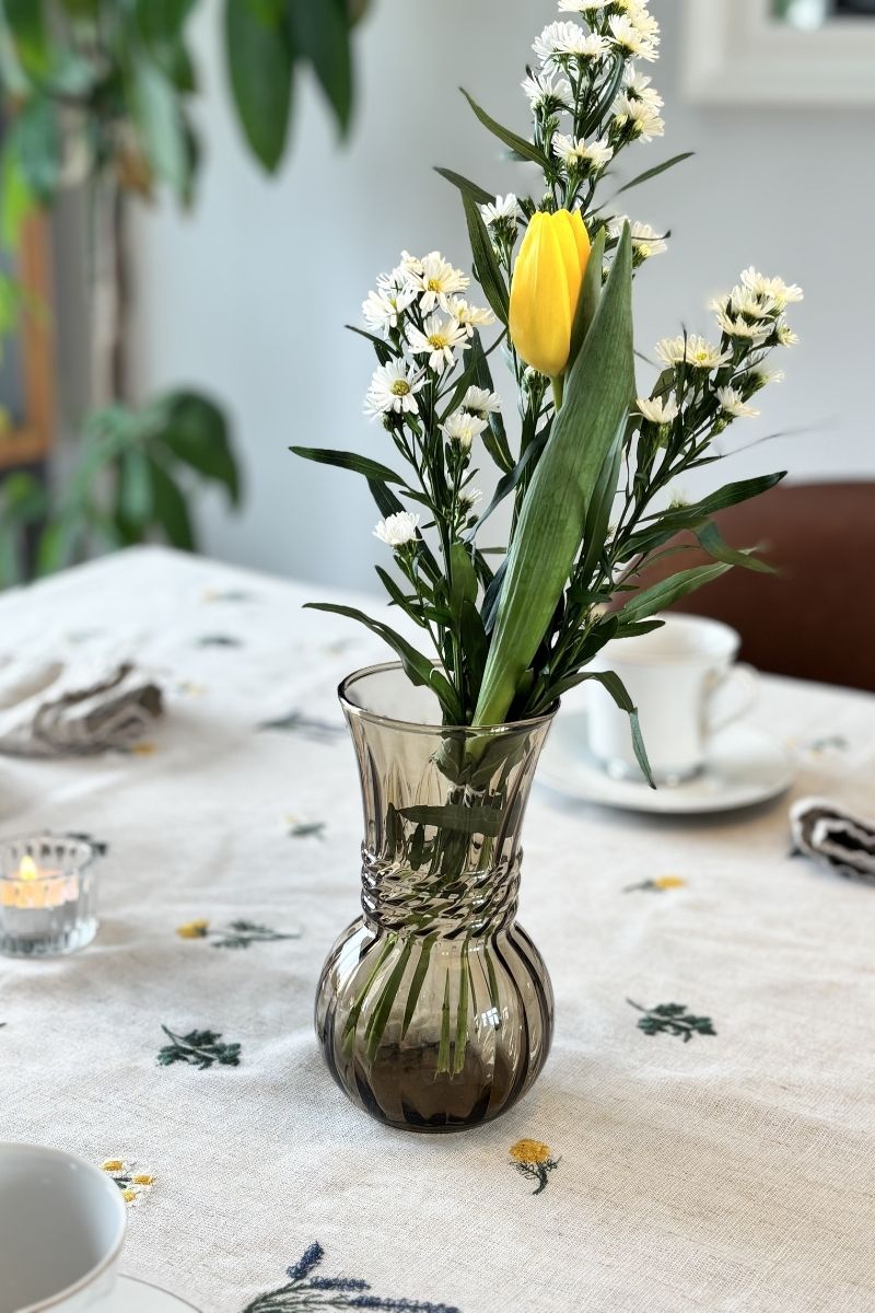 Vase en verre ambré
